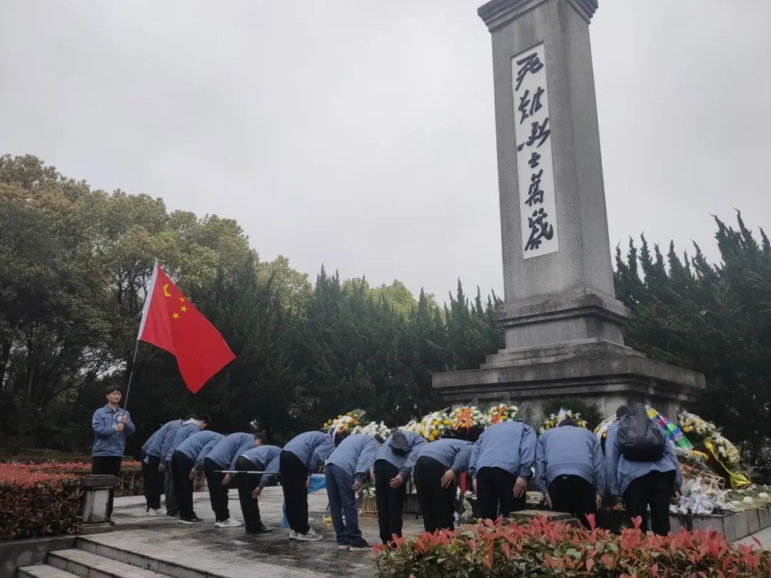 “萬眾一心，眾志成城”尤孚集團組織清明祭掃活動